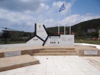 Το μνημείο που τιμάει τα θύματα της πτώσης του ελικοπτέρου Σινούκ το 2004
