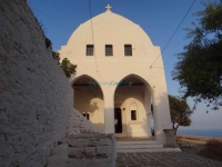 Η εκκλησία της Παναγίας πάνω από τη Χώρα της Φολεγάνδρου