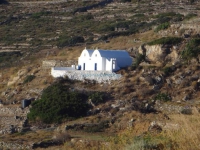 The church of Agioi Anargyroi, located between Episkopi and the winery in Sikinos