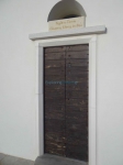 Η είσοδος της Παναγίας Παντοχαράς, εκκλησίας αφιερωμένης στον Οδυσσέα Ελύτη